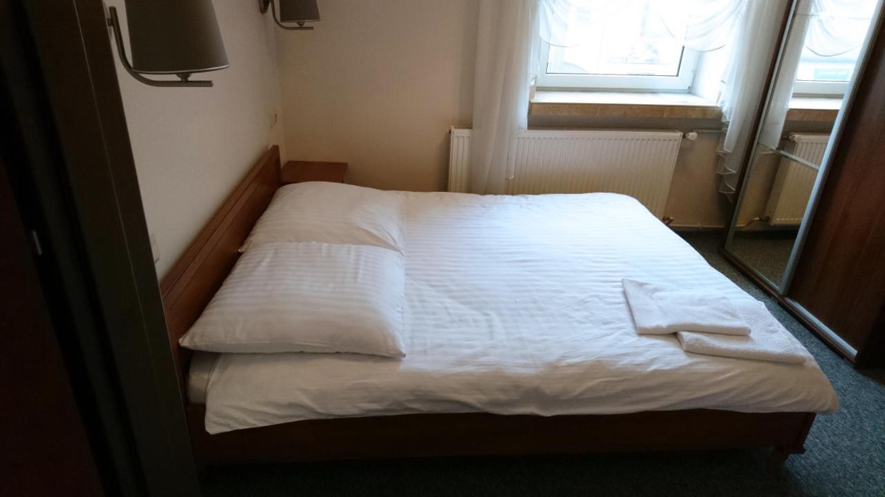 Dom Weselny Wenus Pokoje Hotelowe Przedborz 외부 사진
